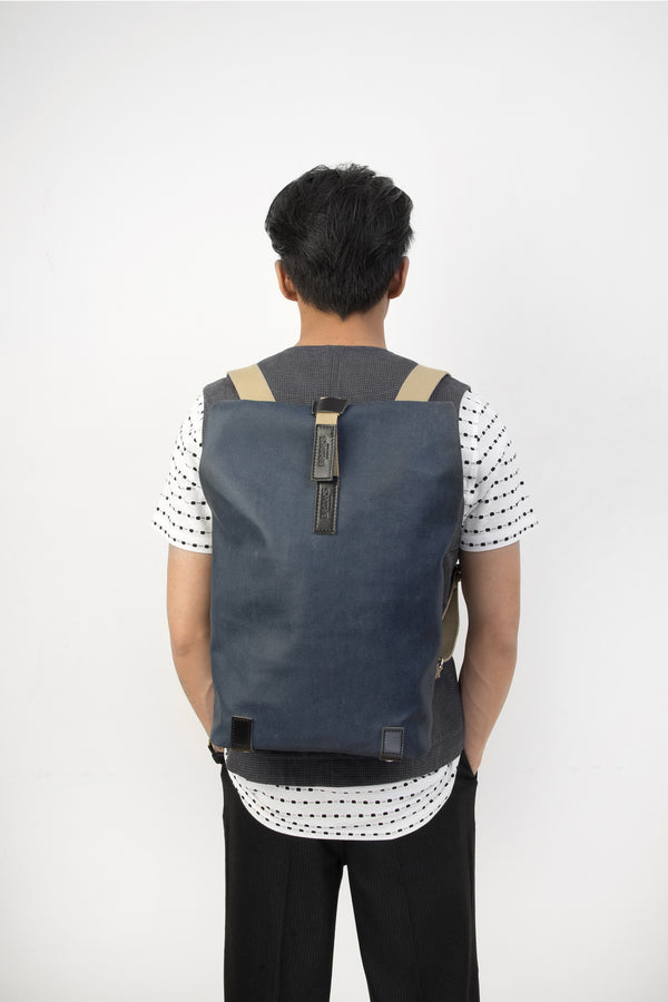 Brooks England | Pickwick Small (12Lt) Backpack Dark Blue - Concrete
