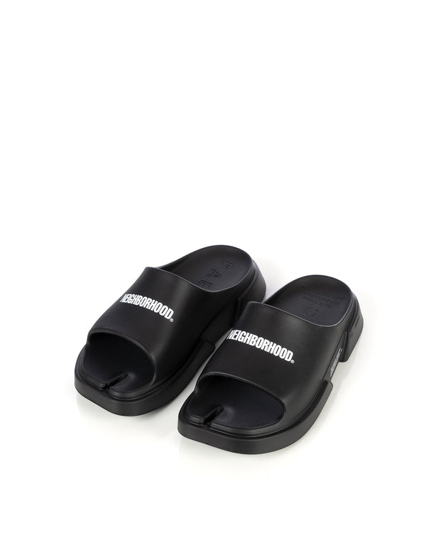 NEIGHBORHOOD | x Paes Slides Black - Concrete