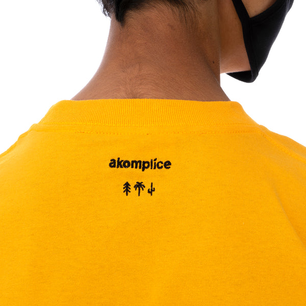 Akomplice | Love Over Fear Embroidered T-Shirt Gold - Concrete