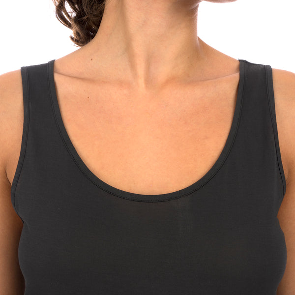 Andrea Ya'aqov | W Tank Linen Black - Concrete