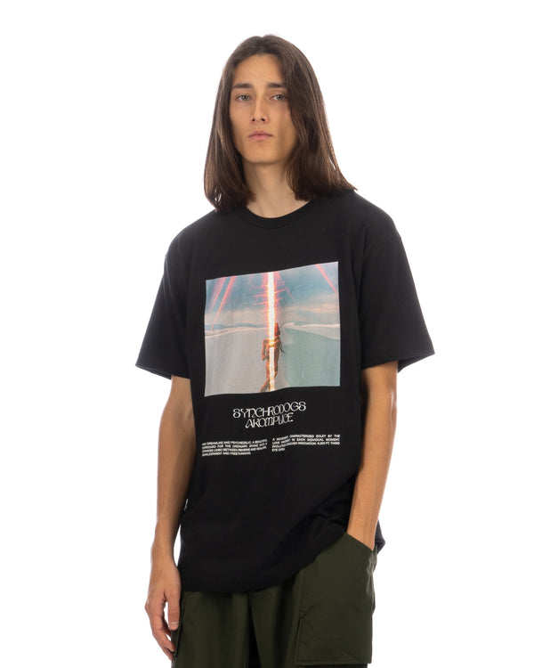 Akomplice | x Synchrodogs Moment T-Shirt Black - Concrete