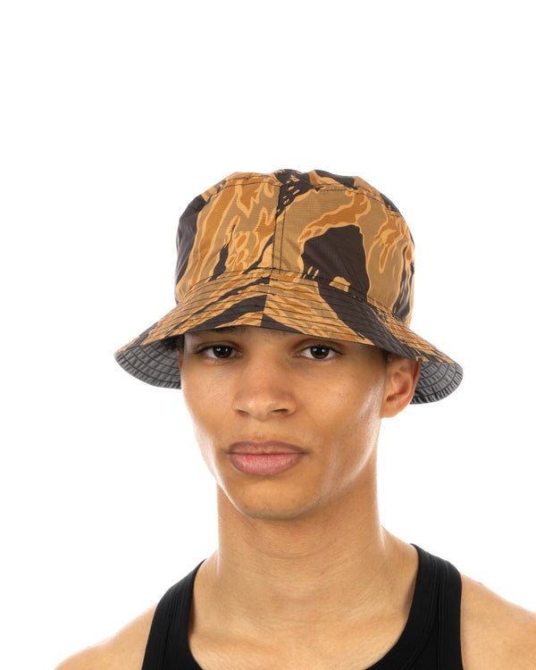 maharishi | Camo Reversible Bucket Hat Tigerstripe Sun Bleached Gold - Concrete